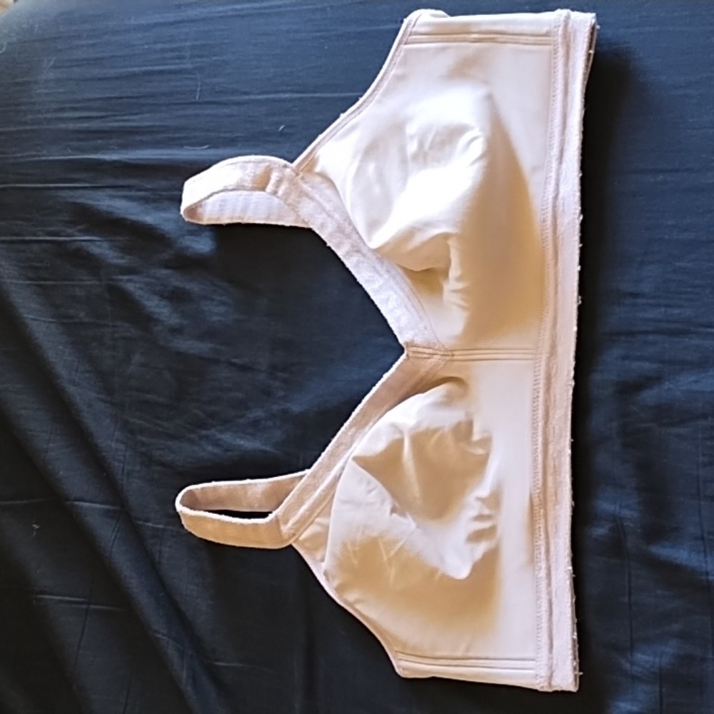 Warners Wireless Bra Size 38C Super Soft Material V Neckline